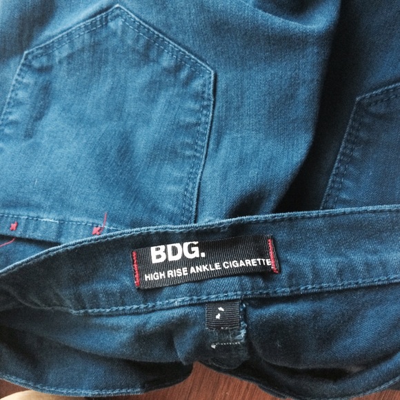 BDG jeans super cute!! Bought at urban outfitters - Picture 3 of 3