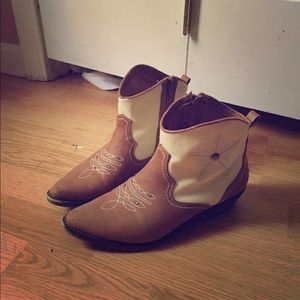 Cute vintage/country booties