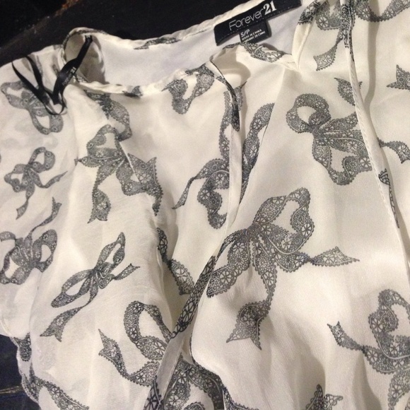 White Bat-Winged Blouse - Picture 2 of 3