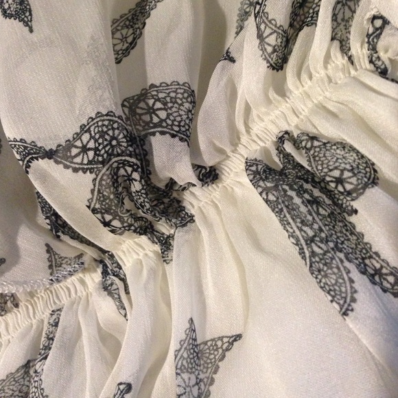 White Bat-Winged Blouse - Picture 3 of 3