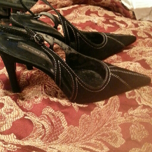 SHOES - Picture 2 of 2