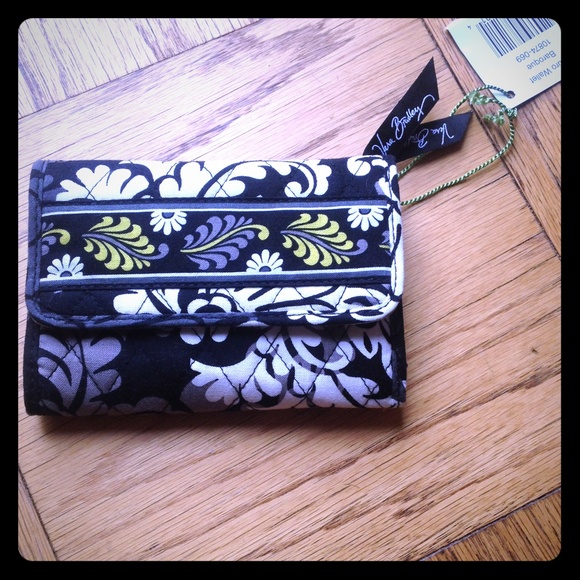🌟Vera Bradley -Baroque Euro Wallet. Never used!