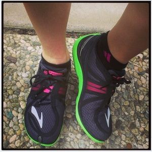 Brooks Women's PureConnect 3 Running Shoe  size 7