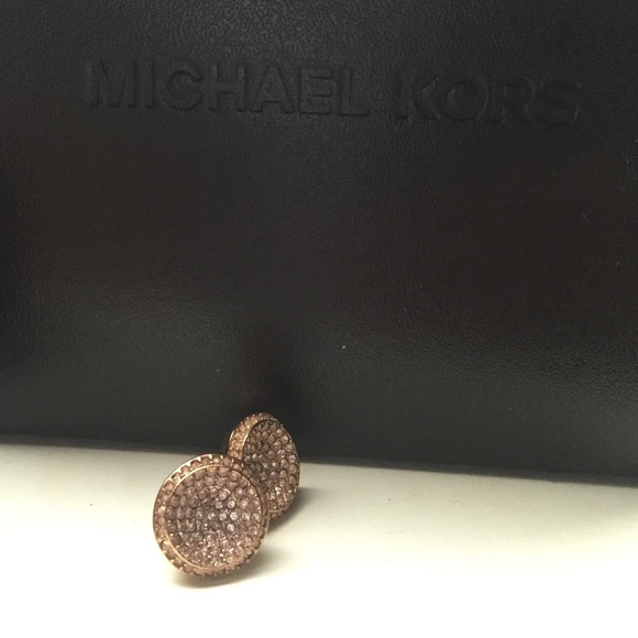 Michael Kors rose gold watch and earrings. - Picture 2 of 4