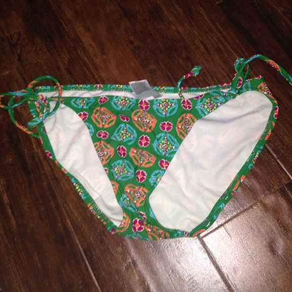 Bathing suit - Picture 3 of 4