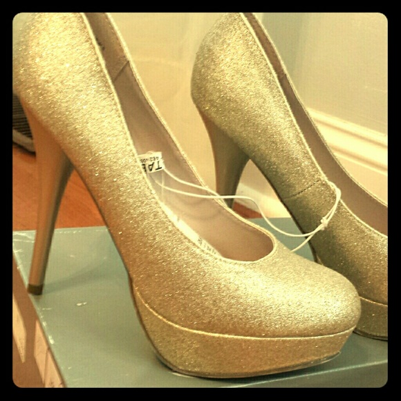 Sparkling Gold Heels - Picture 1 of 1