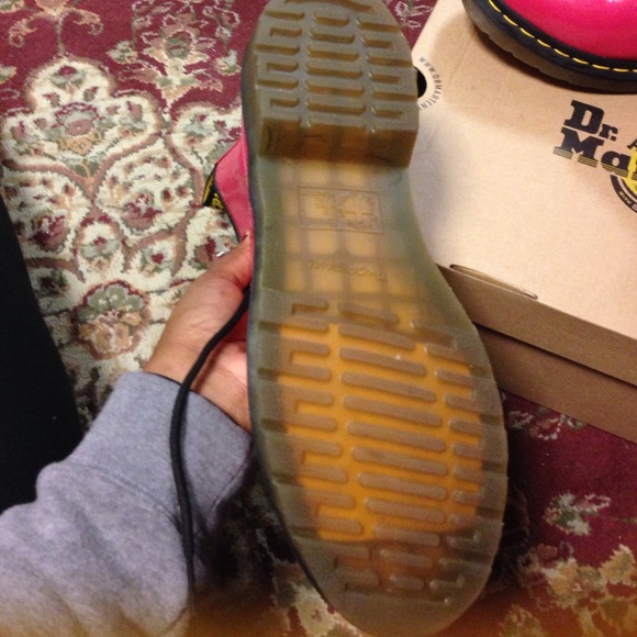 Hot pink 8-eye detailed Dr. Martens - Picture 3 of 4