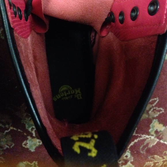 Hot pink 8-eye detailed Dr. Martens - Picture 4 of 4