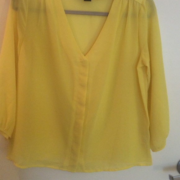 Like new H&m Sumer yellow blouse