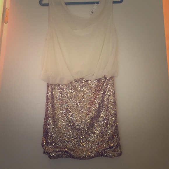 New forever 21 gold back free party dress