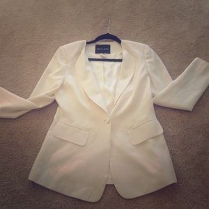 Like new batty tran blazer white