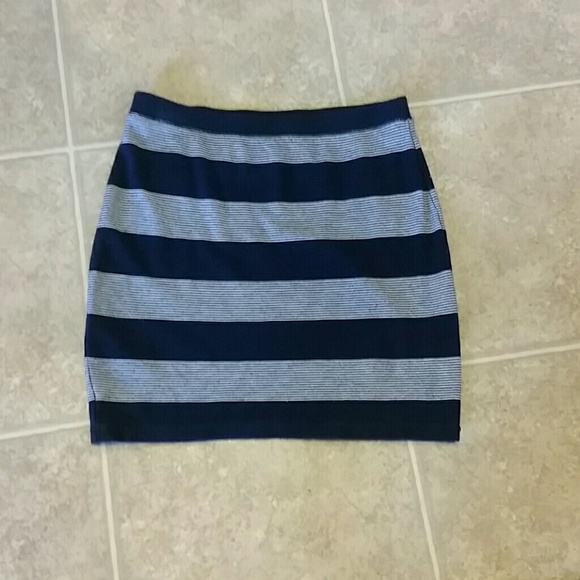 Adorable navy and white body con skirt!