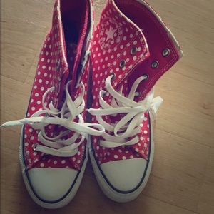 Poka dot converse
