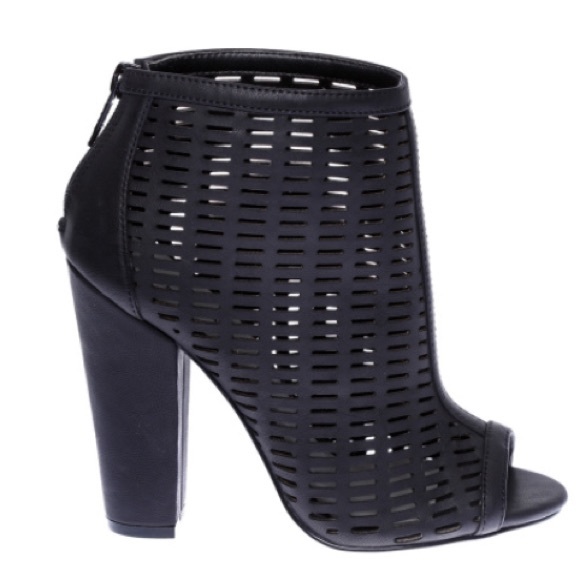 Black open toe bootie! 😍