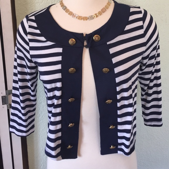 Striped top $9 w/ free shipping on Ⓜ️ERCARI