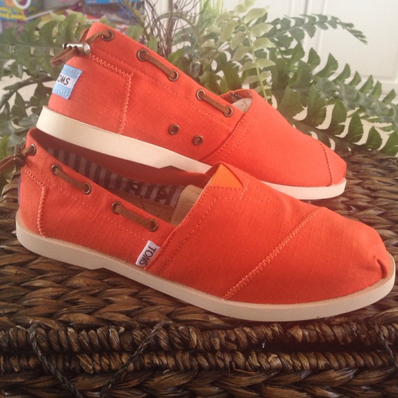 TOMS ORANGE SHOES NWOT