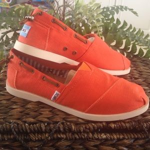 TOMS ORANGE SHOES NWOT