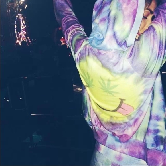 SOLD ON AKZNYC - Picture 2 of 4