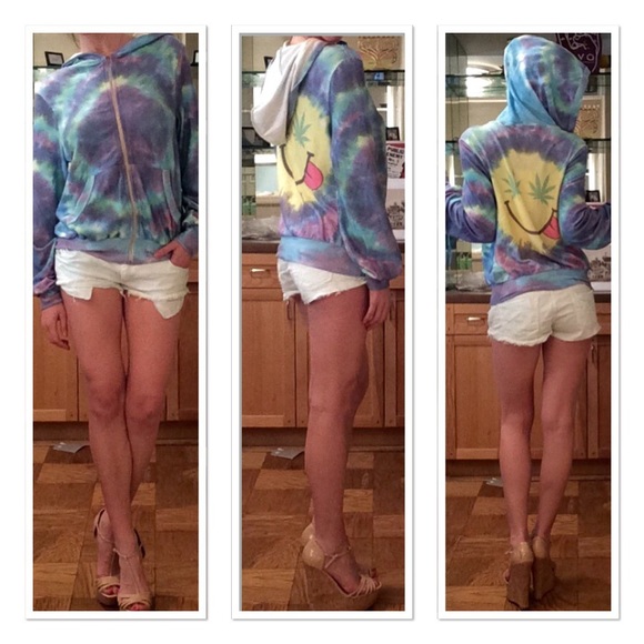 SOLD ON AKZNYC - Picture 3 of 4