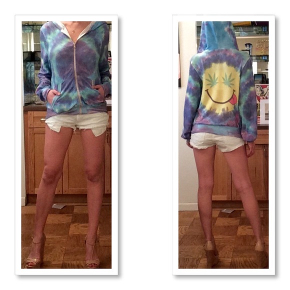 SOLD ON AKZNYC - Picture 4 of 4