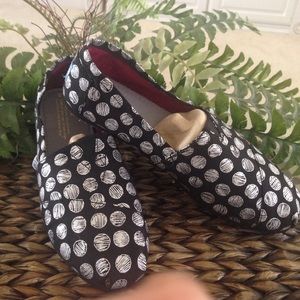 TOMS BLACK & SILVER SHOES NWOT