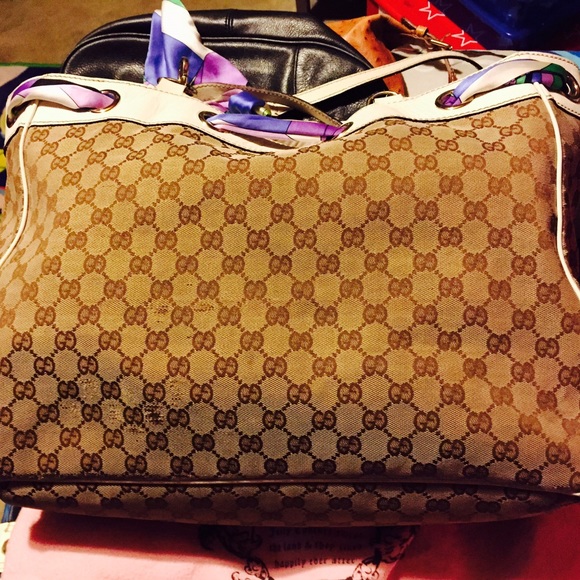 Authentic GUCCI handbag - Picture 2 of 4