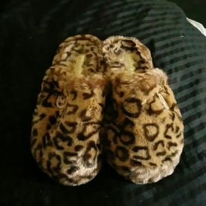 Mk cheetah print slippers