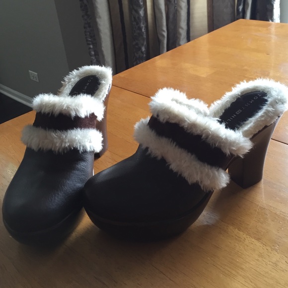 Brown faux shearling lined leather clogs. - Picture 1 of 3