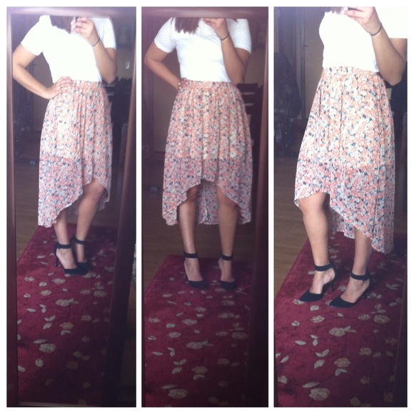 Hi- low Floral skirt size Medium.