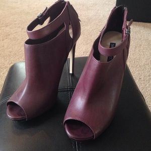 Shoemint Peep-Toe Bootie