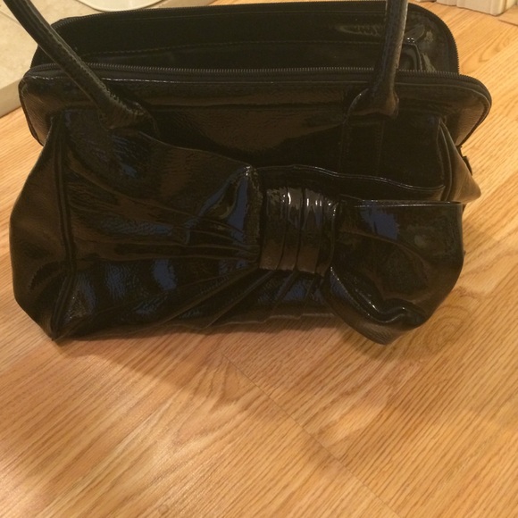 Great deal! Beautiful ELLE black bow purse