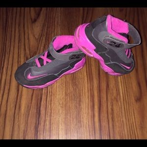 Nike shoes barely used