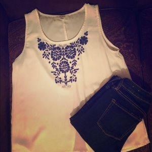 SOLD✔️✔️ WHITE TOP WITH BLUE FLOWERS