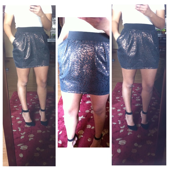 Beautiful Mini skirt with pockets, brocade size M.