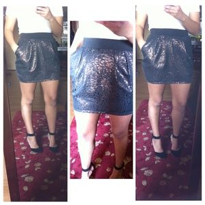 Beautiful Mini skirt with pockets, brocade size M.