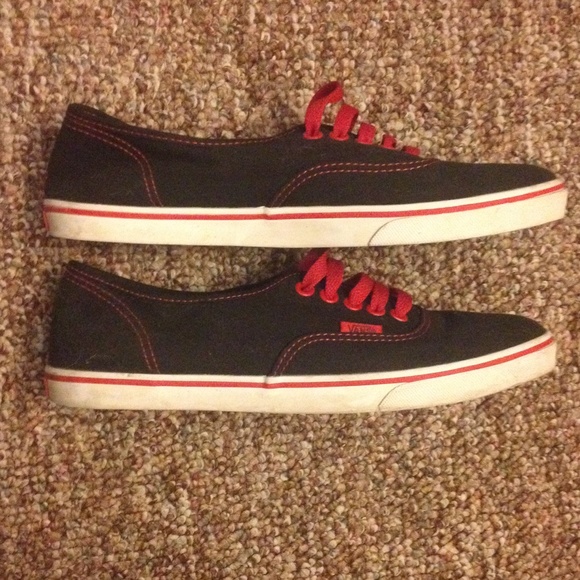VANS - Picture 2 of 3