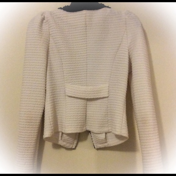 🎉HP 2X🎉Pretty white blazer with black detailing - Picture 2 of 2