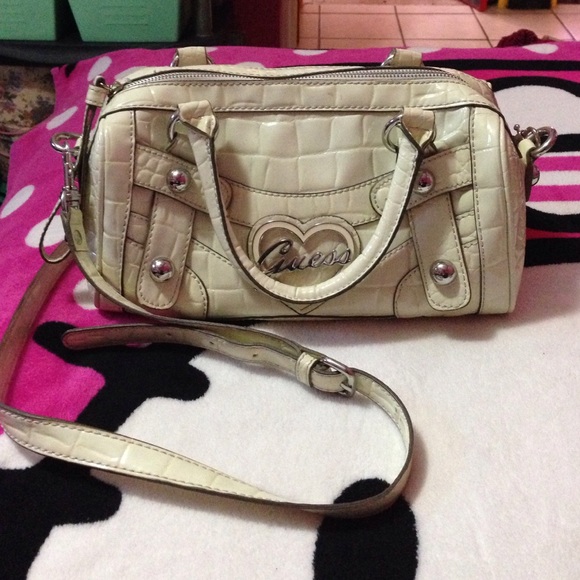Guess purse ❤️
