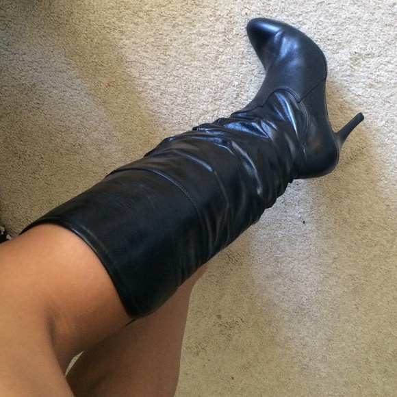 Sexy black boots!