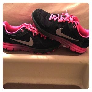 Nike black & pink Lunarlon running shoes *HOLDING*