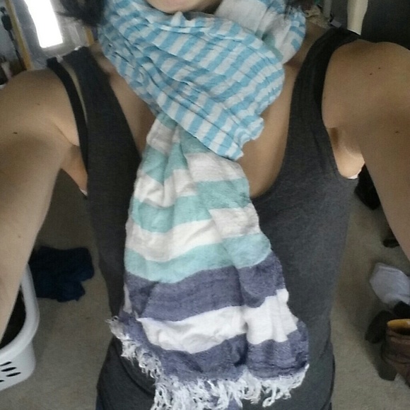 Spring scarf - Picture 2 of 2