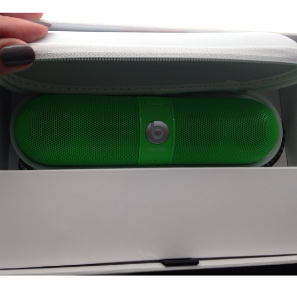 🚫SOLD🚫 🆕 Beats by Dre limited edition pill NEW - Picture 2 of 2