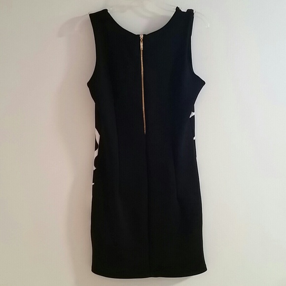 Dress - Picture 2 of 4