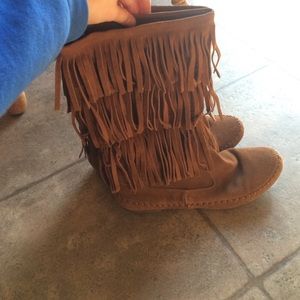 Fringe boots