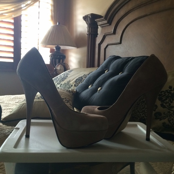 Bakers high heel pumps