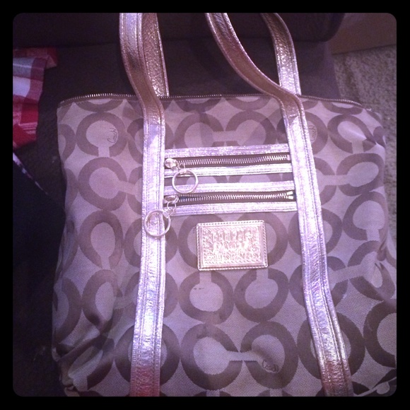 Gold/Tan poppy Coach purse
