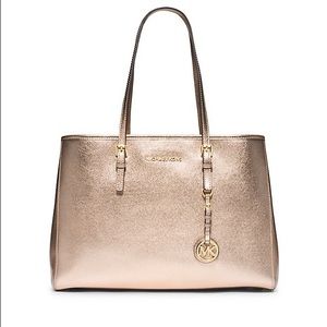 MICHAEL KORS TRAVEL LARGE METALLIC LEATHER TOTE