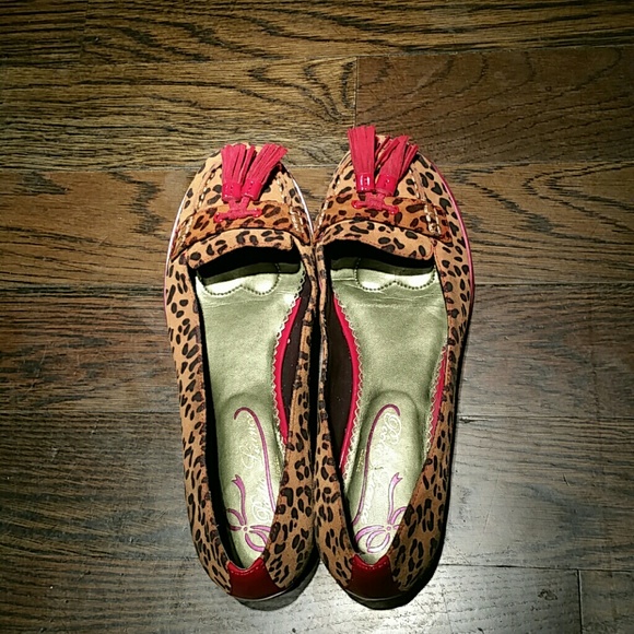 Leopard tassled..funky red accented loafer