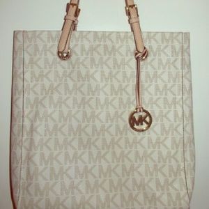 Michael Kors Jet Set Tote