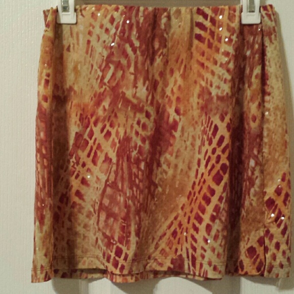 Shiny orange skirt - Picture 2 of 4